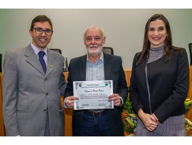 Dr. Luiz Miranda recebe homenagem do CRM-SC